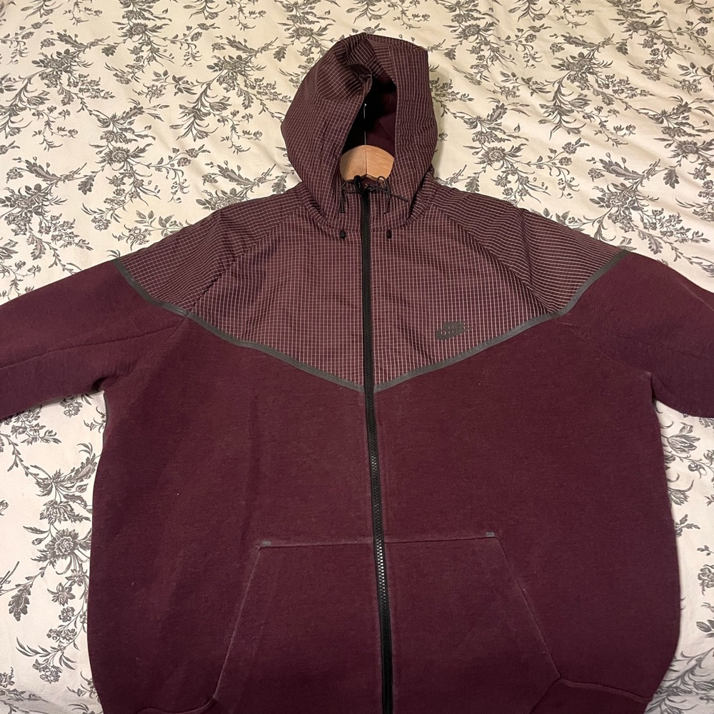 Nike Men’s XXL reflective fleece hoodie